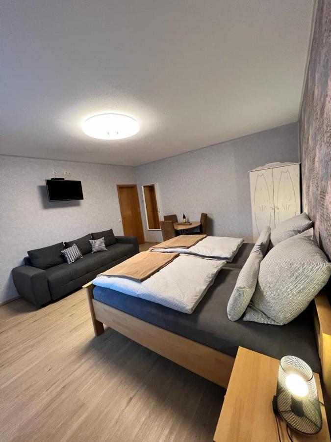O&W Ferienzimmer Am Nuerburgring, Quiddelbach Eksteriør bilde